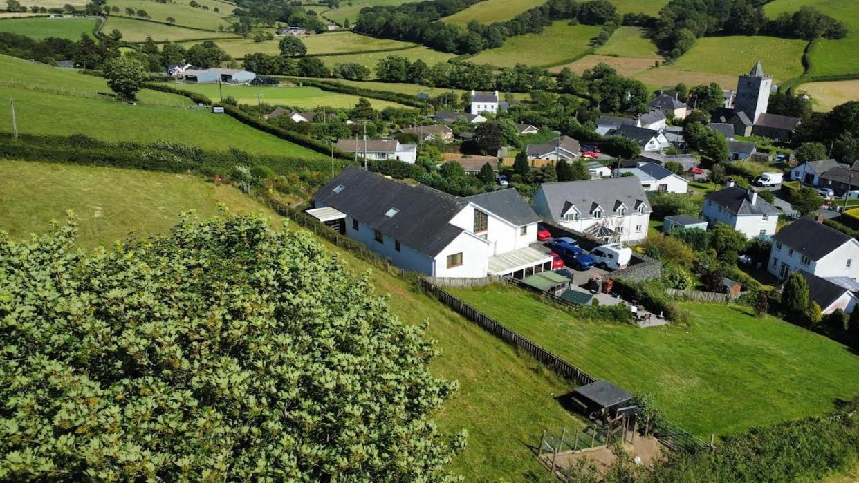Bed and Breakfast Y Grange Llanfihangel-y-Creuddyn Экстерьер фото